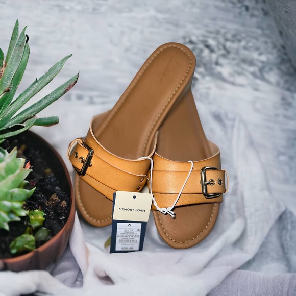 Universal Thread Shoes - COPY - UNIVERSAL THREAD SLIP ON SANDALS COGNAC